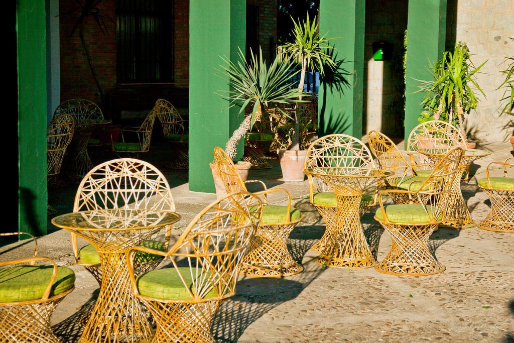 Lantana Garden Hotel Pilas Buitenkant foto